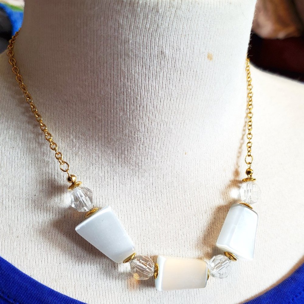 15" Gold Tone Glass and White Quartz Collar Style Necklace Elegant Dress Fashion